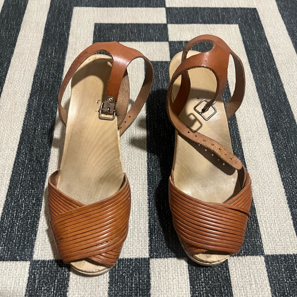 Swedish Hasbeens Size 38 🤎
